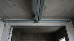 nadproże bramy garażowej